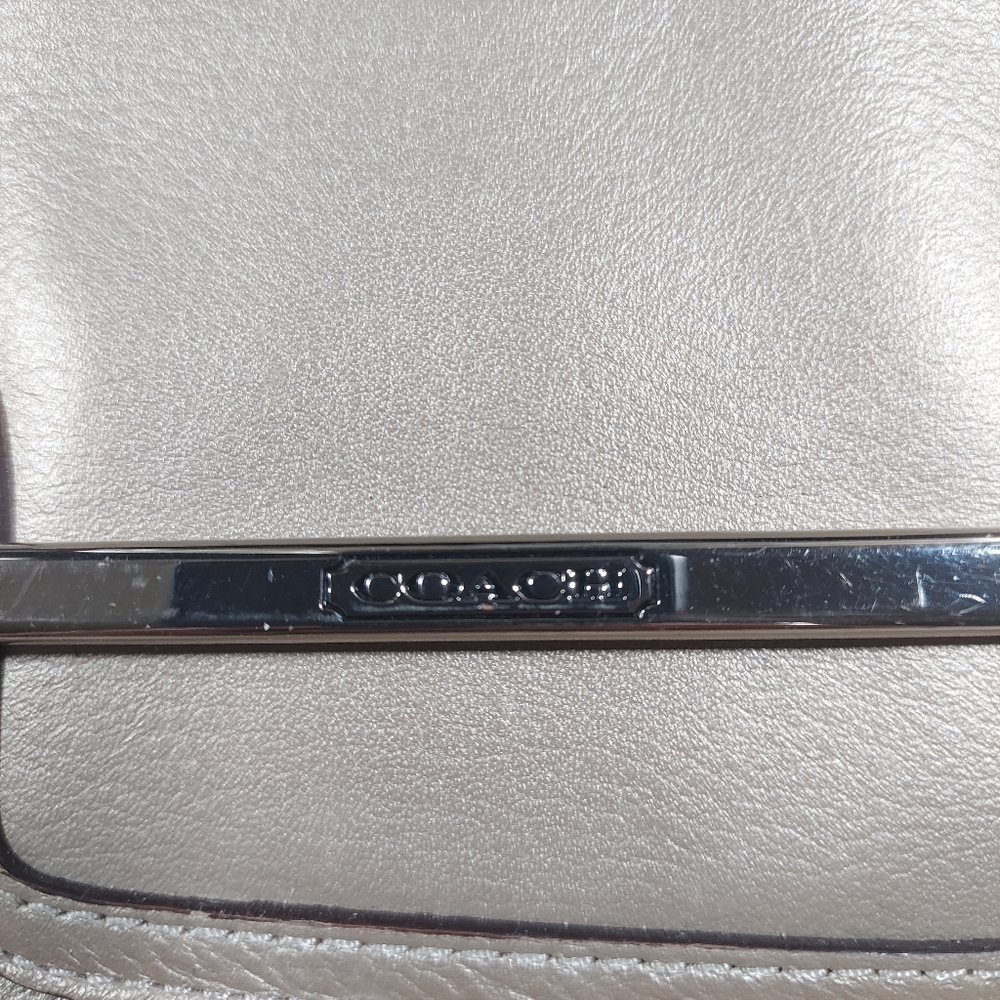 Beautiful Coach Tote - Picture 6 of 6